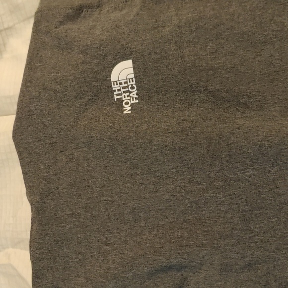 Grey The North Face coat w/hood - Picture 9 of 11